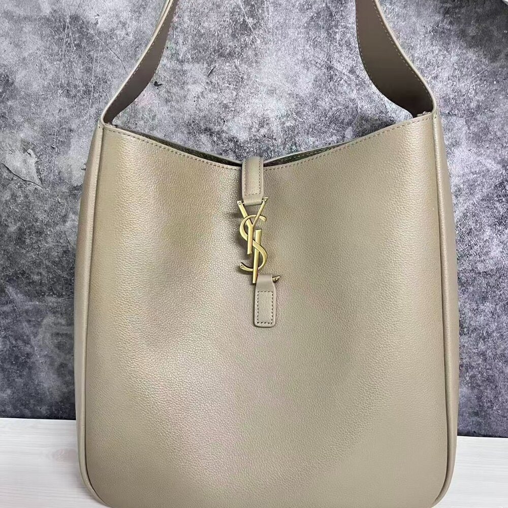 Yves Saint Laurent LE 5 À 7 soft small grain leather